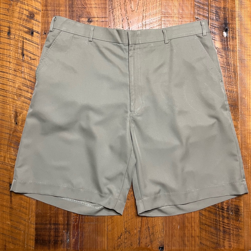 BOAST USA Dark Khaki Flat Front Golf Shorts, Size 38